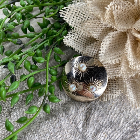 Vintage Round 3 Prong Set Pearls Starburst Silver MCM Functional Brooch 1.25" - Picture 1 of 10